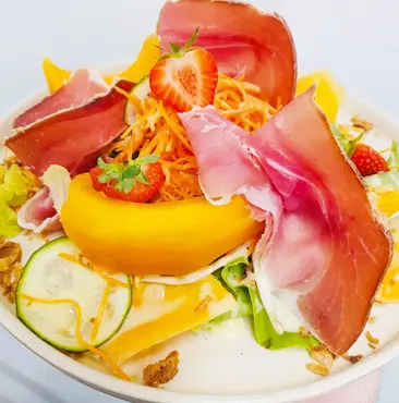 salade au jambon et au fruits